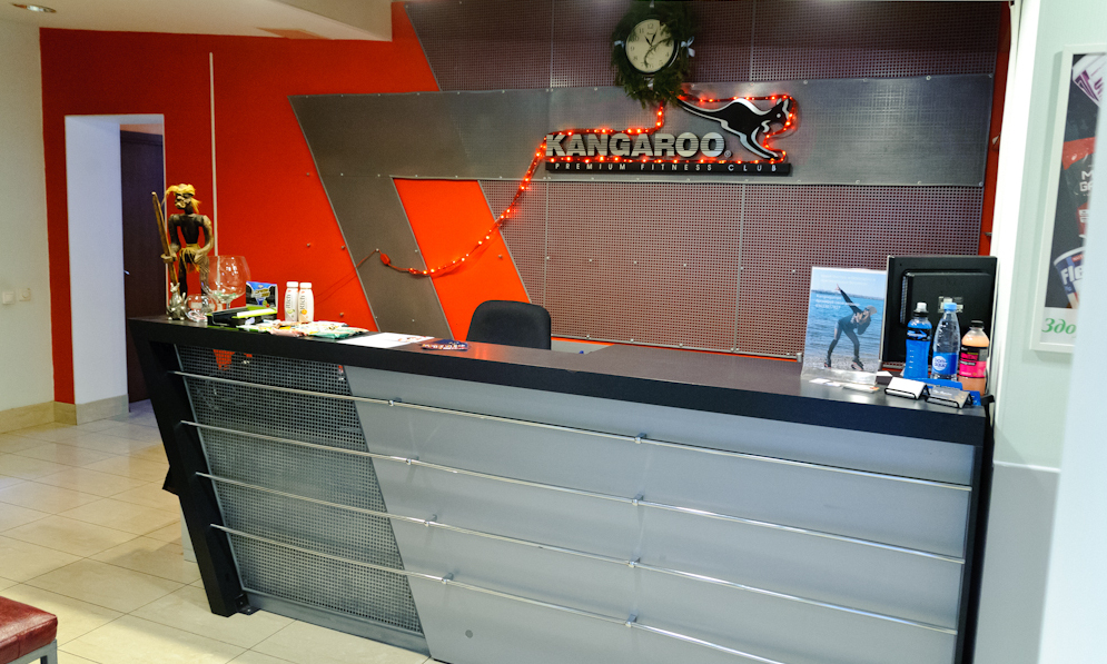 Фитнес-клуб KANGAROO постоянно развивается и предлагает своим клиентам все больше новых фитнес-возможностей:- просторный тренажерный зал с зоной свободных весов и тренажерами известной итальянской марки TECHNOGYM- кардио-зона- 2 зала групповых программ с обширной сеткой расписания.